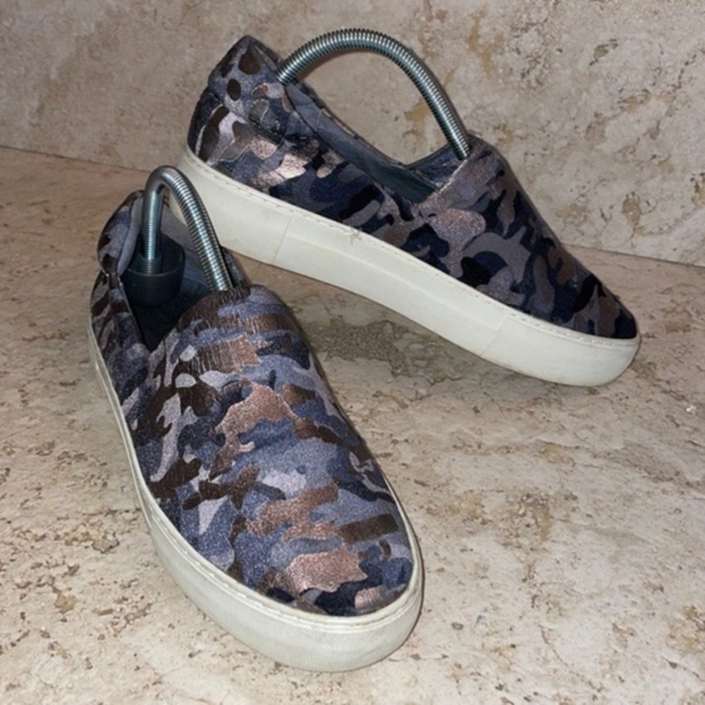 Women’s J/Slides NYC Ariana Metallic Camo Print Velvet Slip-On Sneakers Size 9